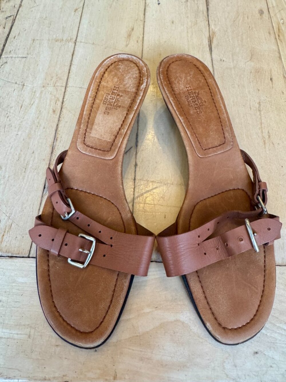 Vintage Hermes kitten heel sandals leather